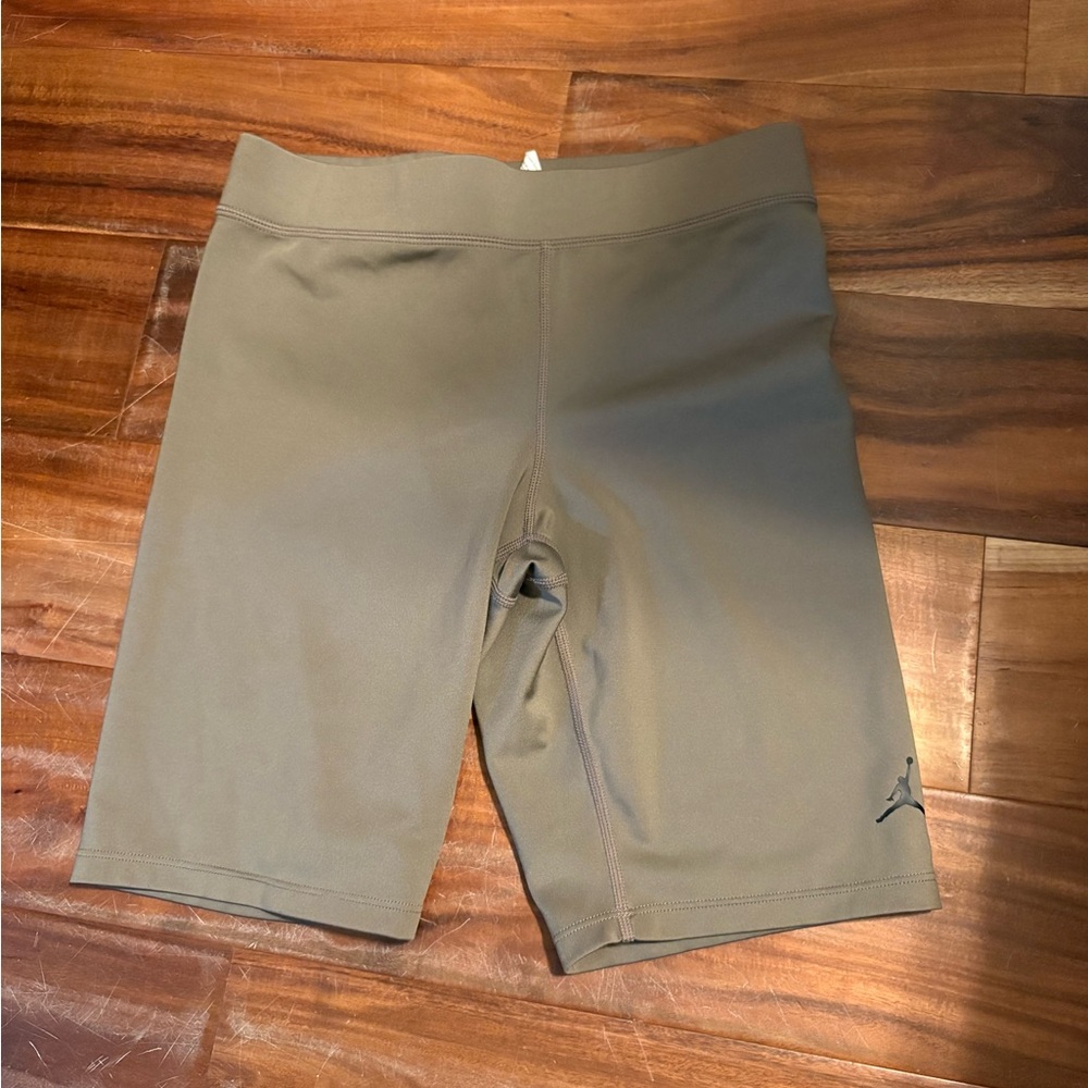 Jordan Women’s Compression Biker Shorts Olive Green Size small Athletic (0701)